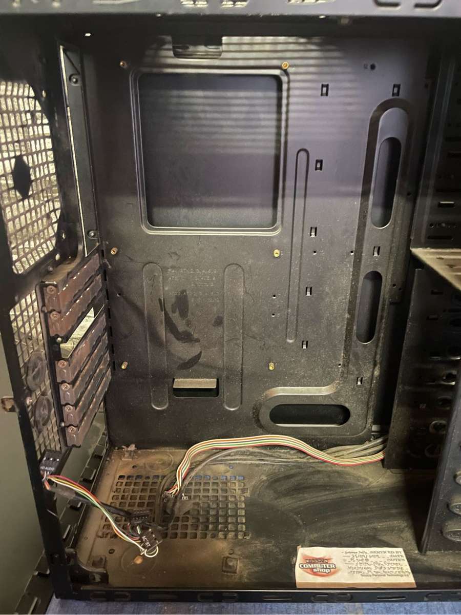 ikonik Cave Man Gaming Case**Power Buttom Cover Missing**