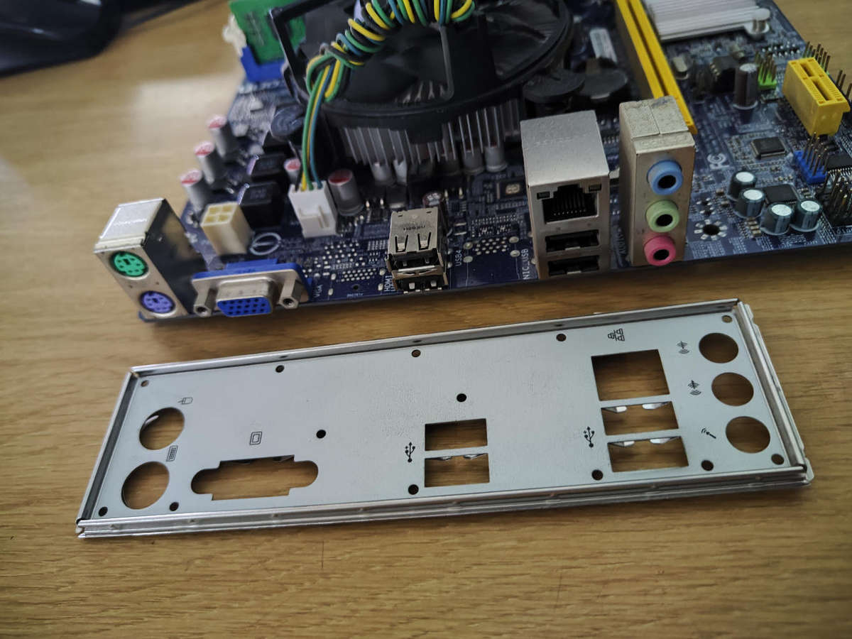 Intel Core i3 3220 Combo**4GB Ram**Foxconn Board**