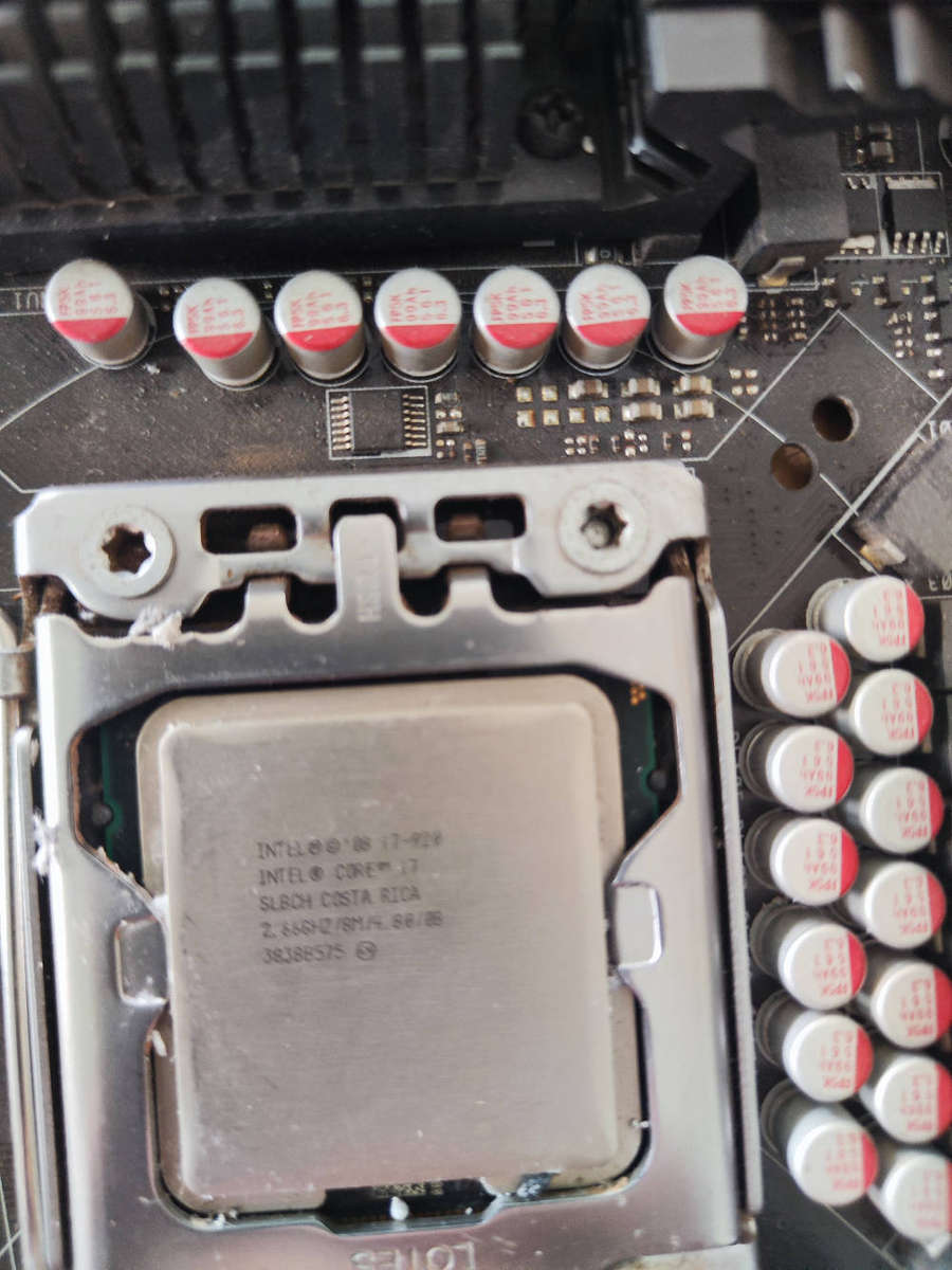 **Salvage stock**Intel Core i7 920 + Asus ROG Rampage II Gene Motherboard**Doesn't Post**