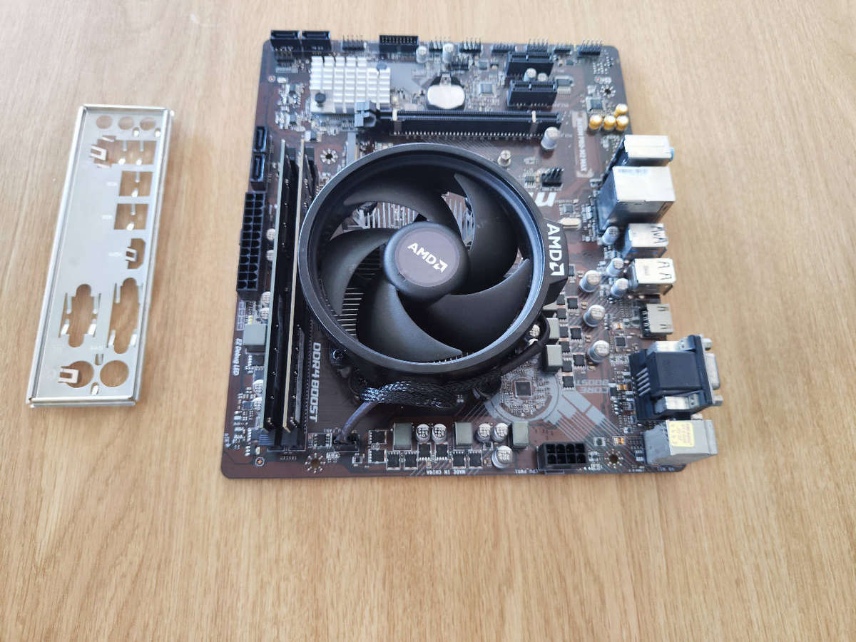 AMD Ryzen 5 3400G Combo**16GB DDR4 Ram**MSI B450M Pro Motherboard