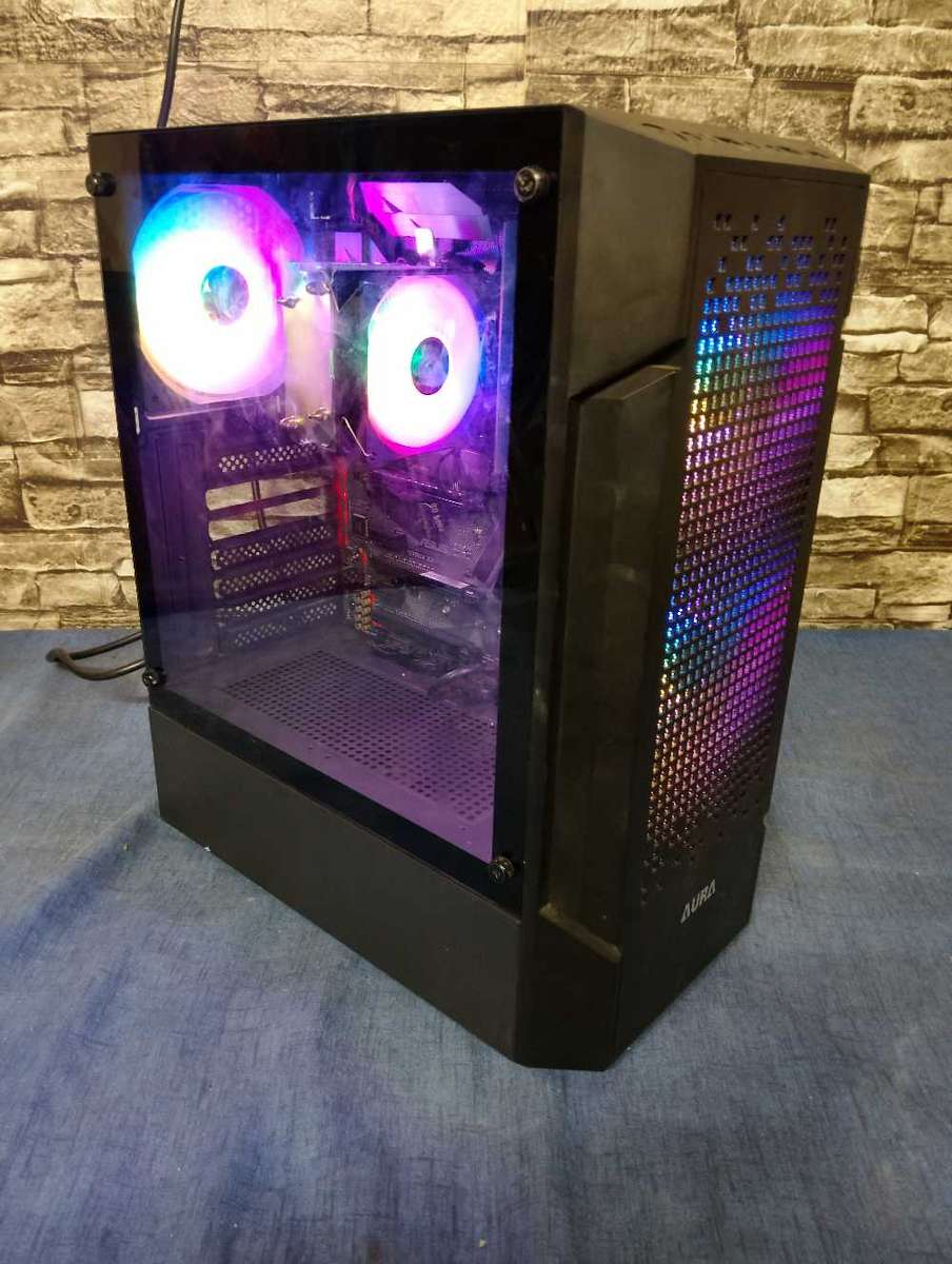 Intel core i7 7700 PC**16GB Ram**m.2/NVME 500GB SSD**Gaming Case