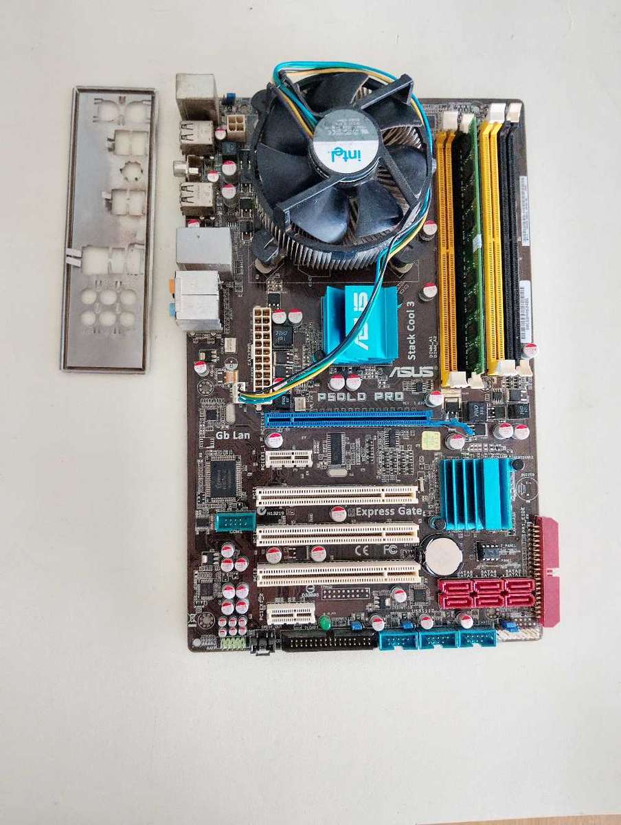 Core 2 Quad Q9400**2GB DDR2 Ram**Asus P5QLD Pro Motherboard