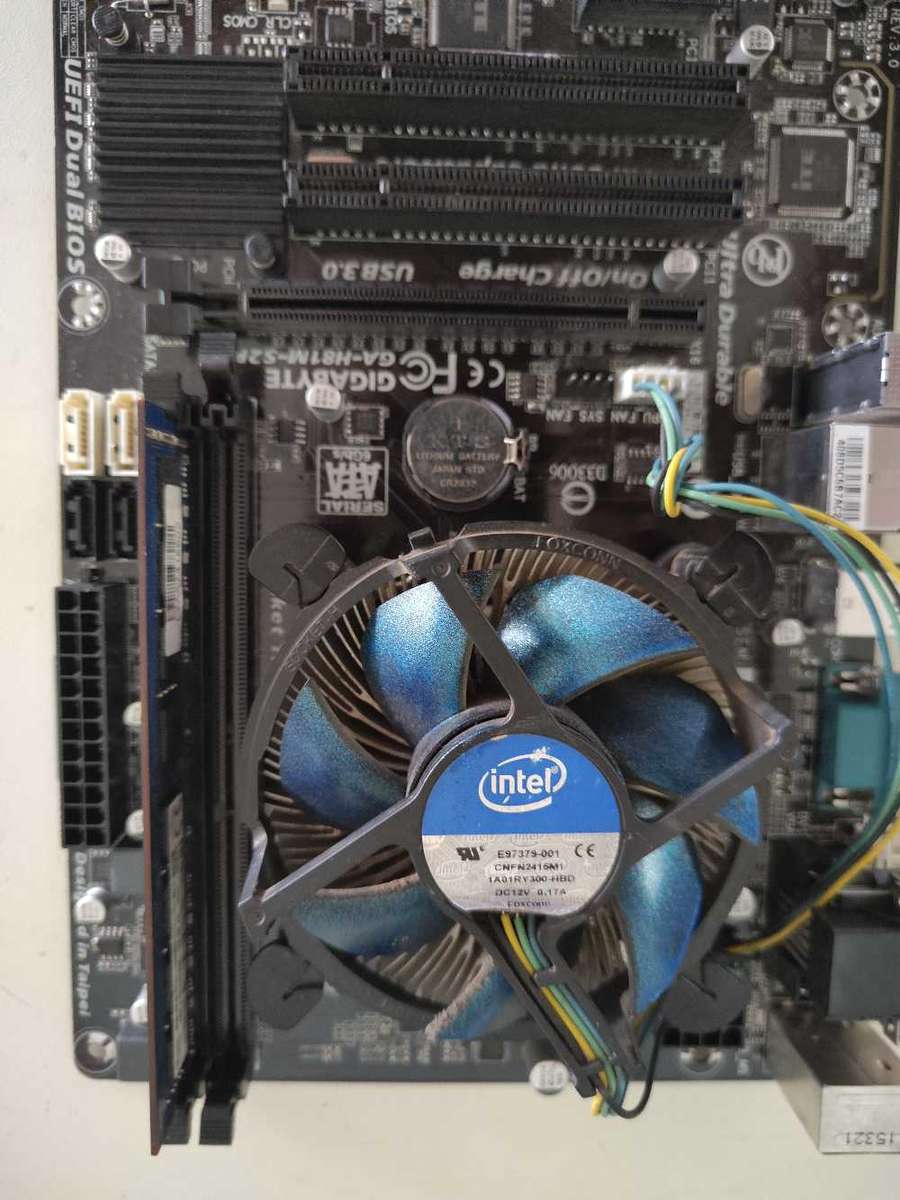 Intel Core i5 4460 Combo**Gigabyte H81M Motherboard**4GB DDR3 Ram