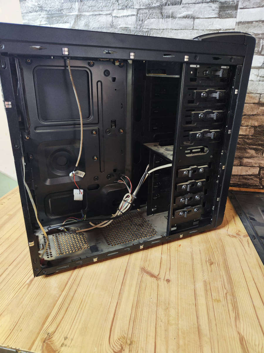 Aspire Gaming Case with 4 x 120mm Fans included