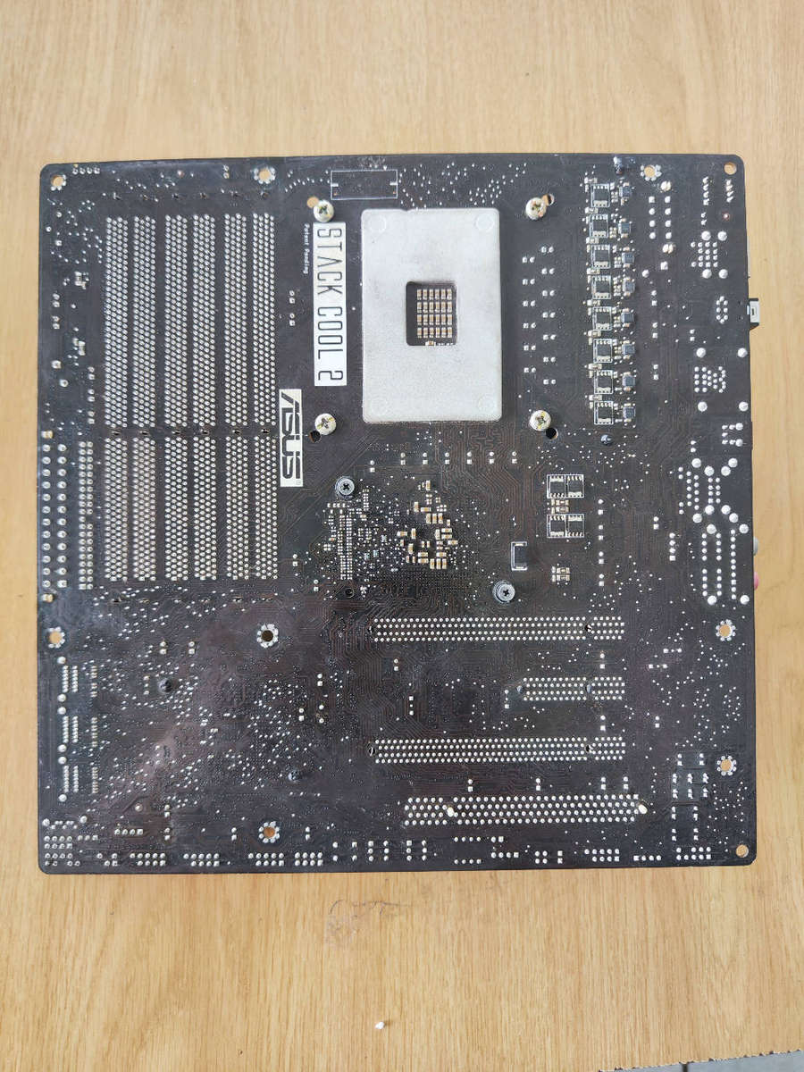 **Salvage stock**Intel Core i7 920 + Asus ROG Rampage II Gene Motherboard**Doesn't Post**