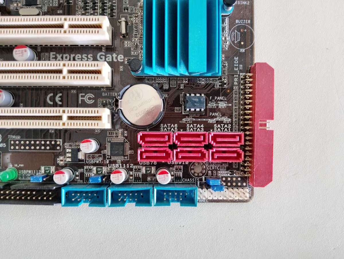 Core 2 Quad Q9400**2GB DDR2 Ram**Asus P5QLD Pro Motherboard