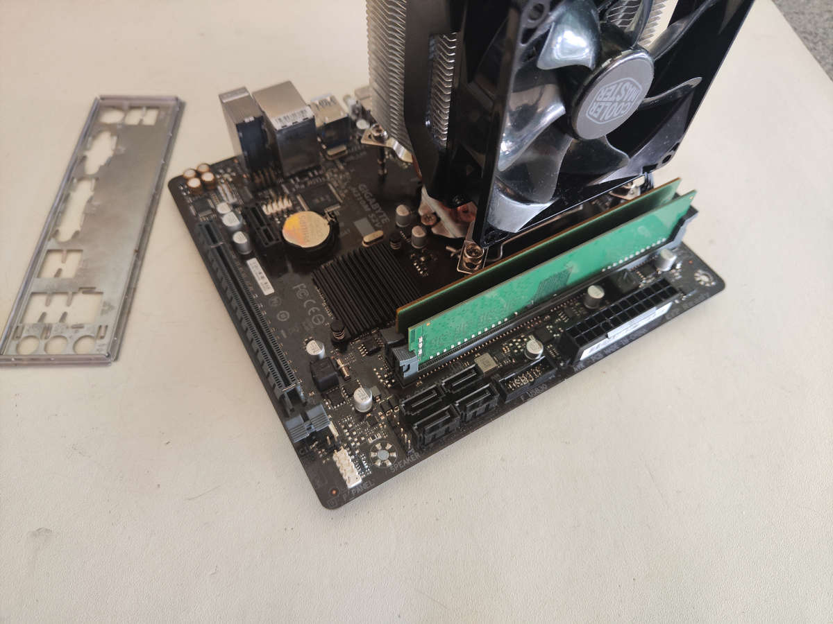 Intel Core i5 8500 Combo**16GB DDR4 Ram**H310M Motherboard**