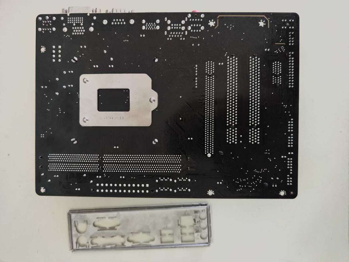 Intel Core i5 4460 Combo**Gigabyte H81M Motherboard**4GB DDR3 Ram