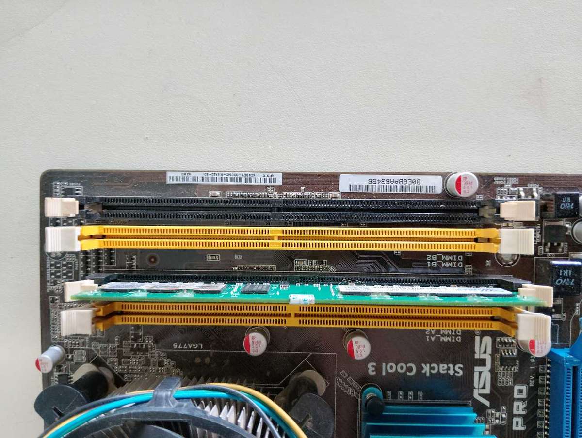 Core 2 Quad Q9400**2GB DDR2 Ram**Asus P5QLD Pro Motherboard