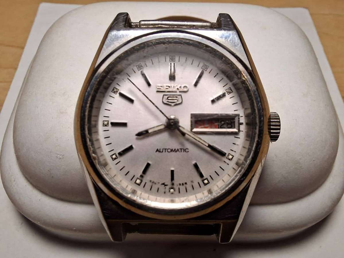 Vintage 1982 Seiko 5 Automatic Day/Date Watch
