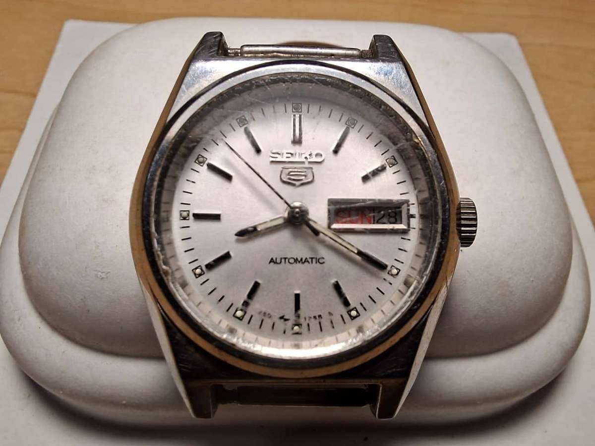 Vintage 1982 Seiko 5 Automatic Day/Date Watch