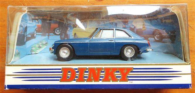 Dinky MGB GT 1965 in Box - 1:43 - With display damage - missing front grill