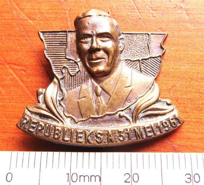 31 MEI 1961 - Republiek S,A Badge H.F Verwoerd -  Pin Type