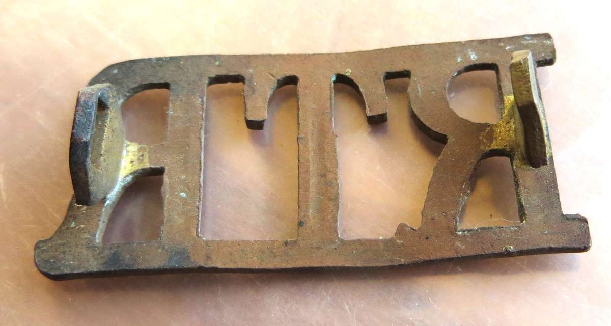 WW2 RTR - Royal Tank regiment Shoulder Title Badge