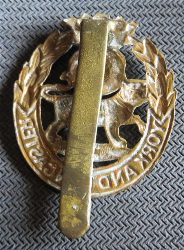 York & Lancaster Slider type Cap badge