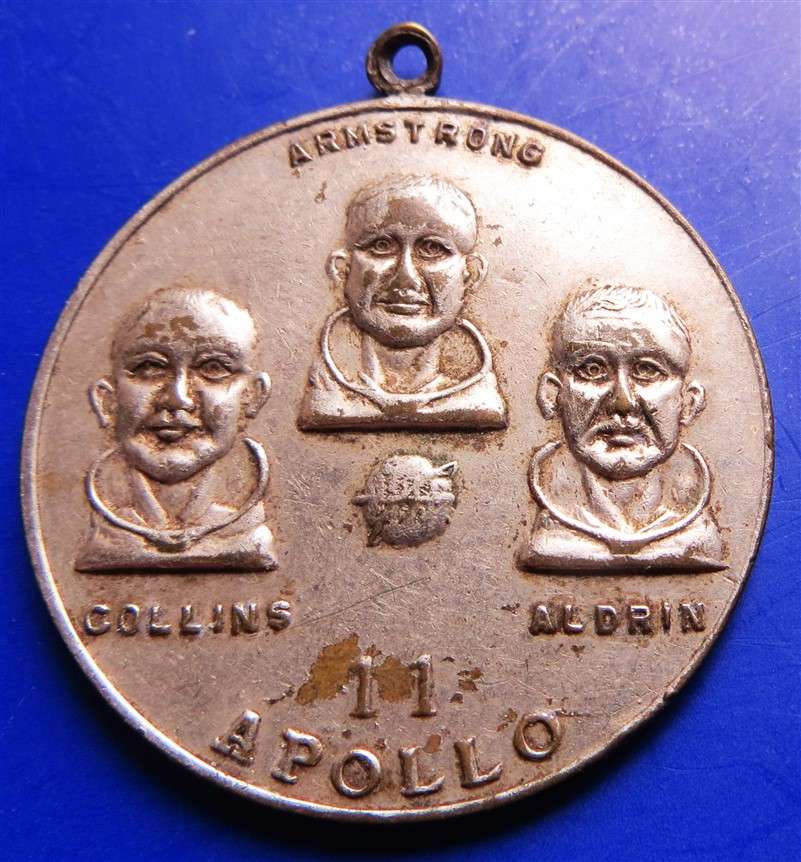 1969 Apollo 11 - Man First Landing on the Moon Medallion