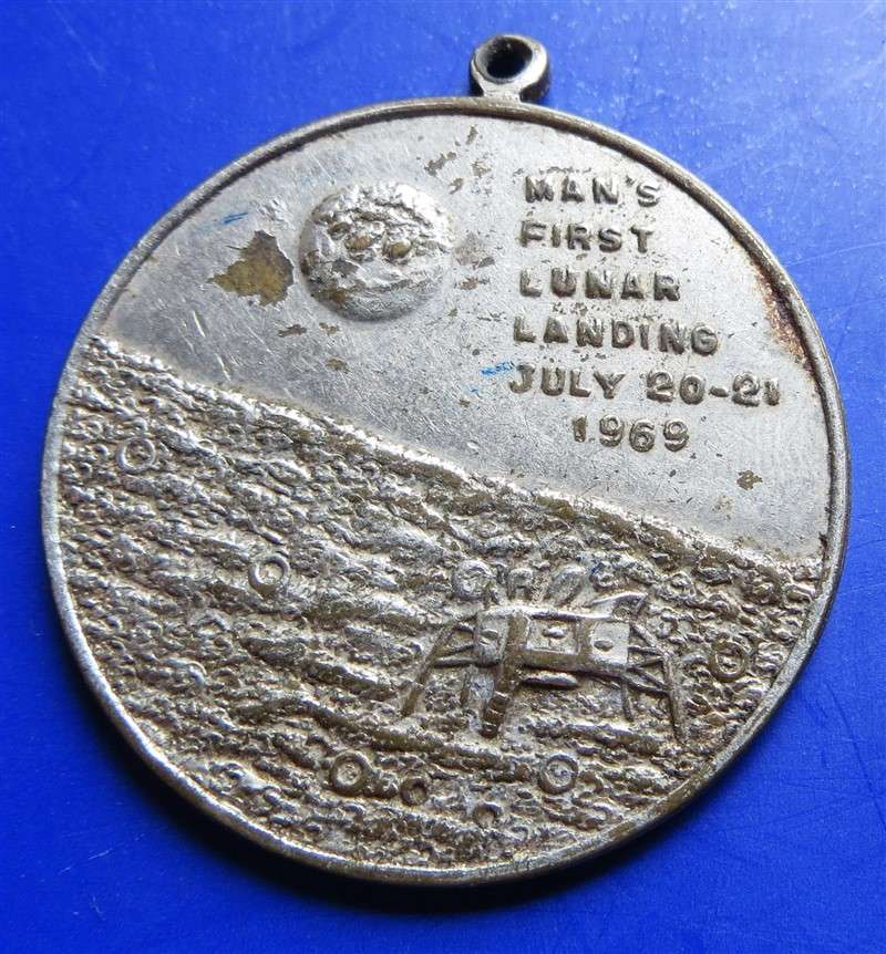 1969 Apollo 11 - Man First Landing on the Moon Medallion
