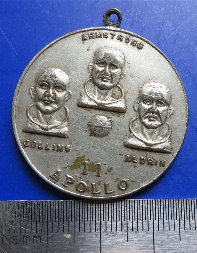 1969 Apollo 11 - Man First Landing on the Moon Medallion
