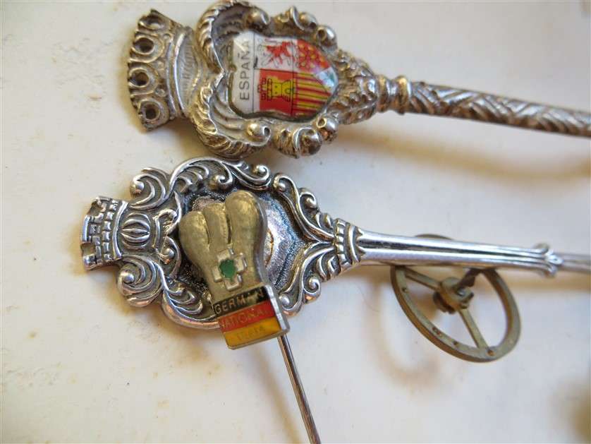 Silver Hallmarked Collar + unknown spoons , Buttons ,Parts -  1 Bid for All