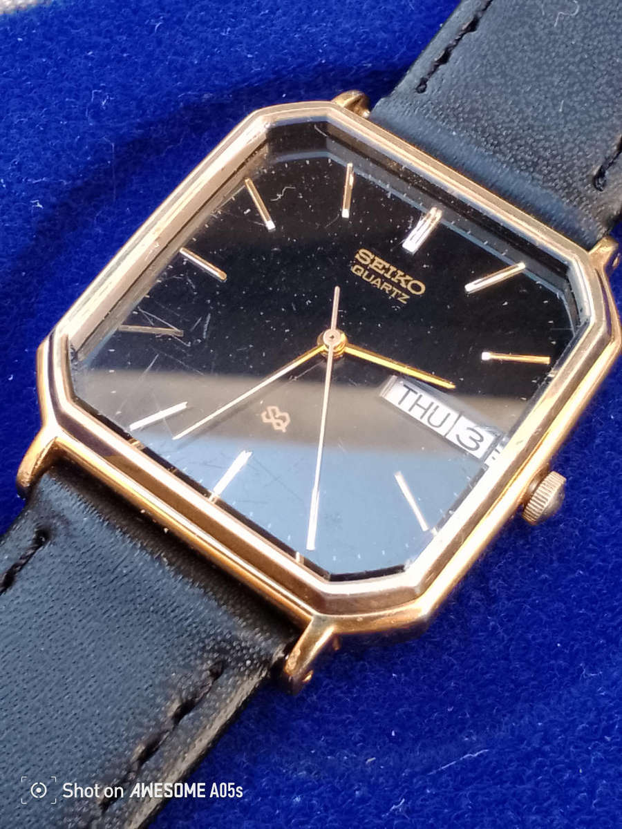 Seiko square quartz black dial