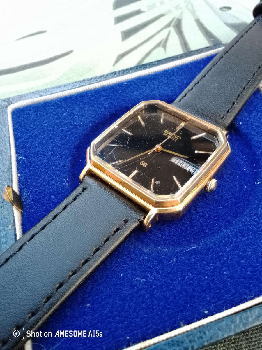 Seiko square quartz black dial