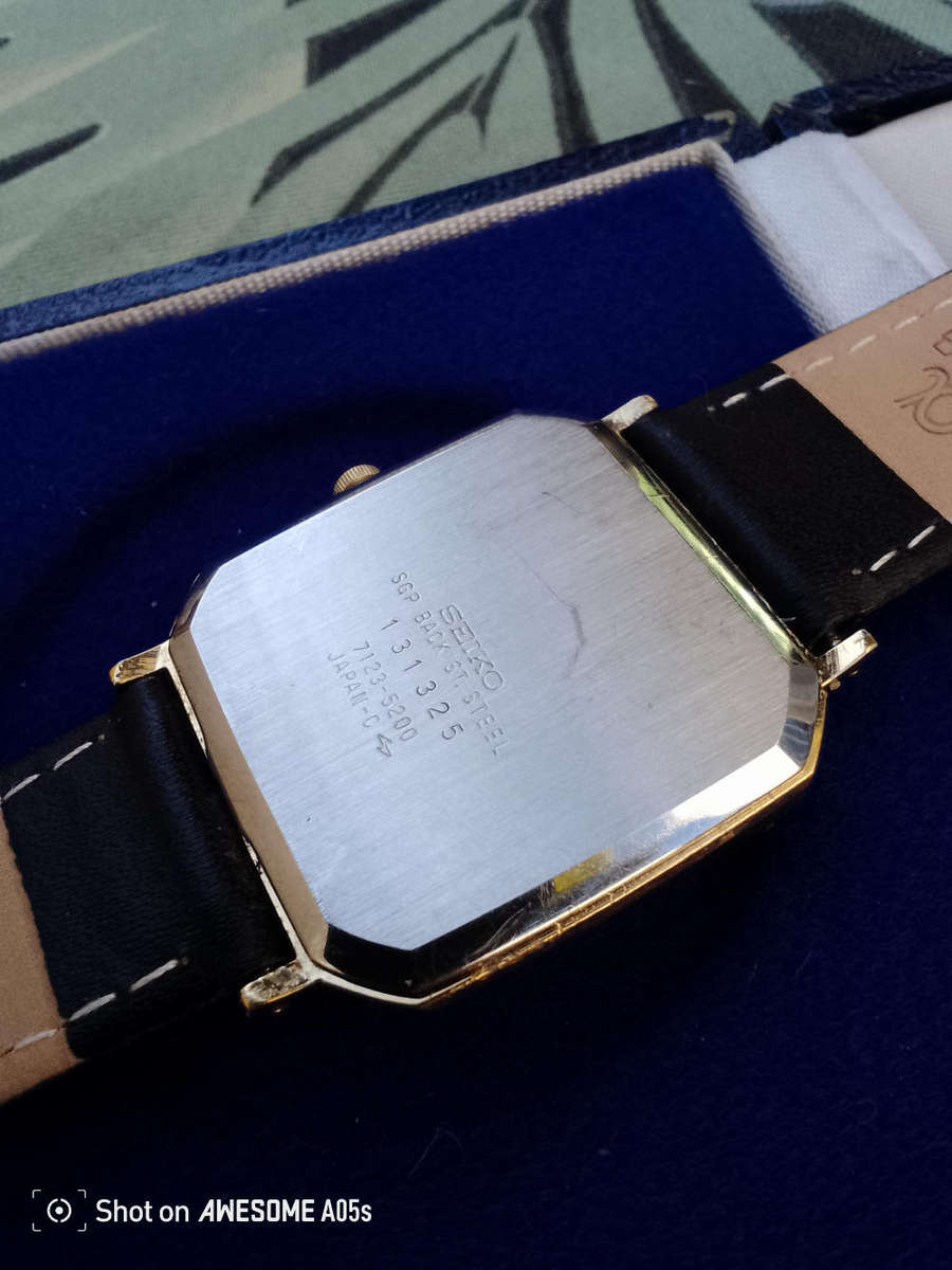 Seiko square quartz black dial