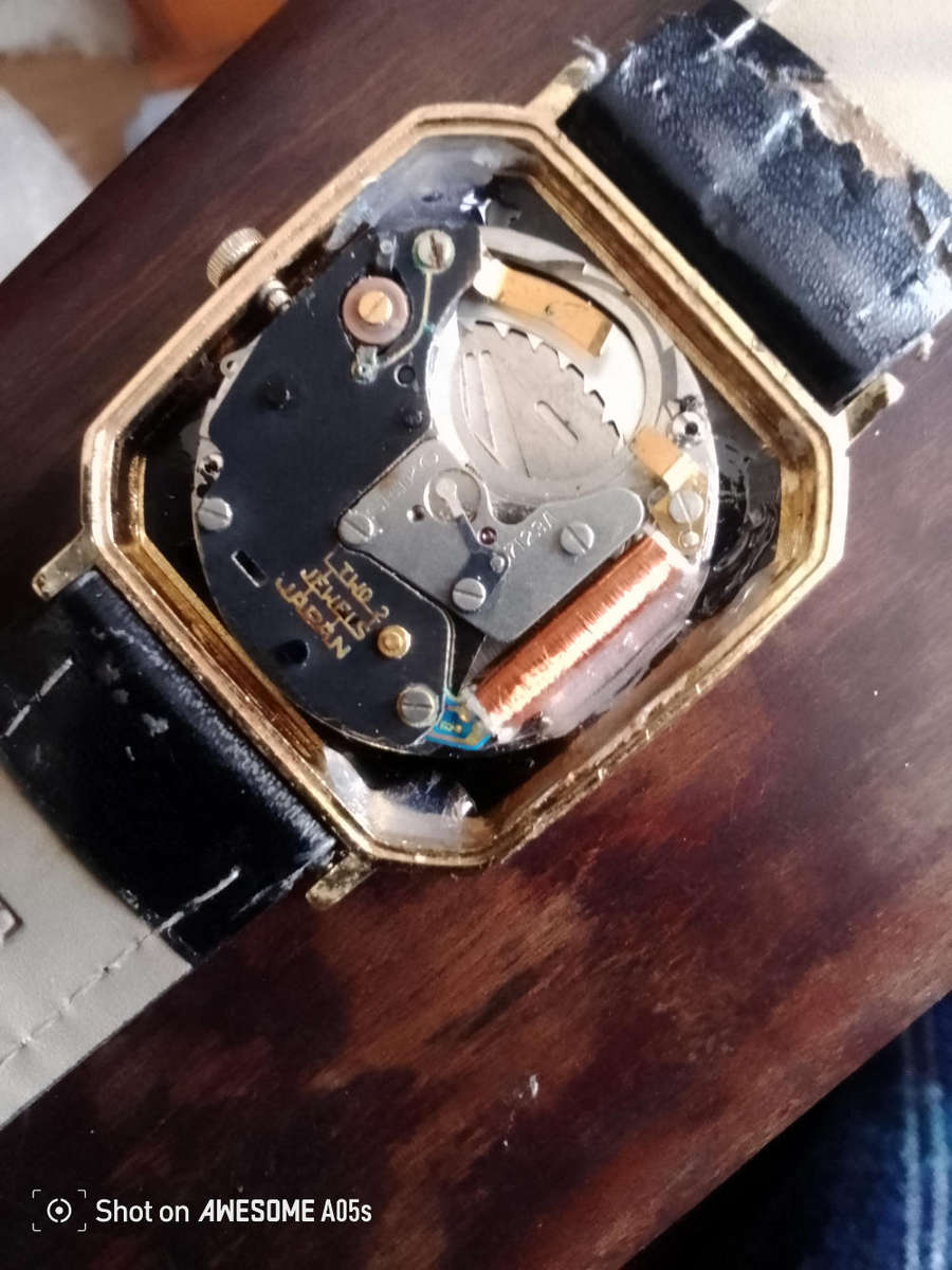 Seiko square quartz black dial