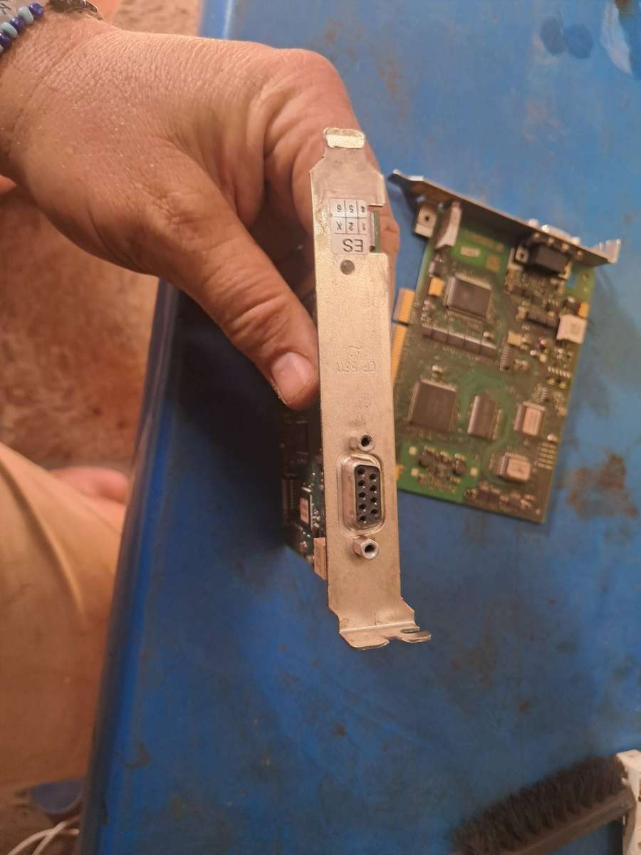 32-bit PCI (compatible with 3.3V and 5V slots) with clock speed
