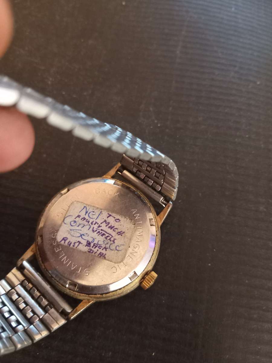 Lanco date Men's watches. Works 5 seconds and stops