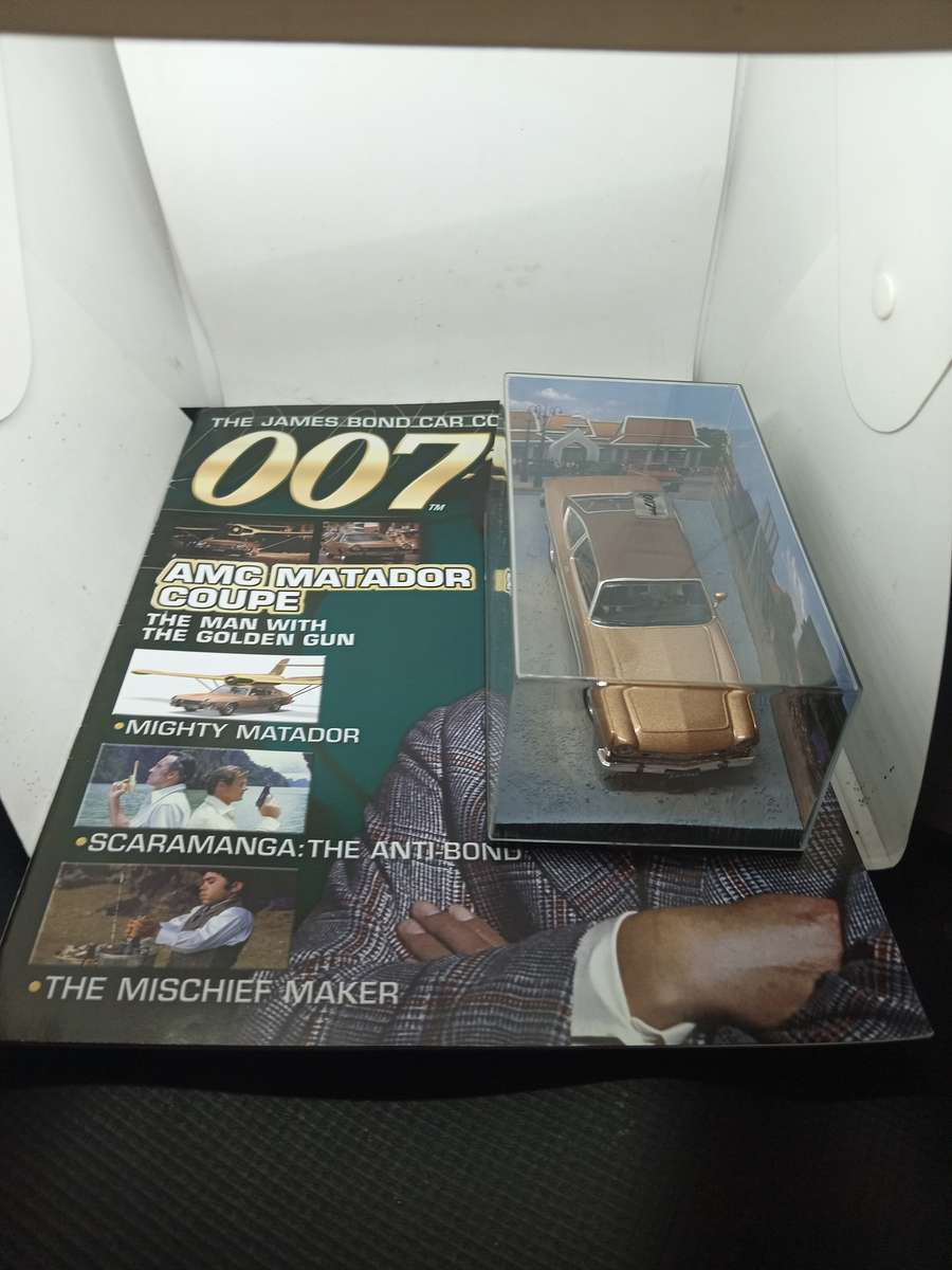 007 AMC Matador Coupe - The man with the golden gun -  scale 1/43. Sealed. with book
