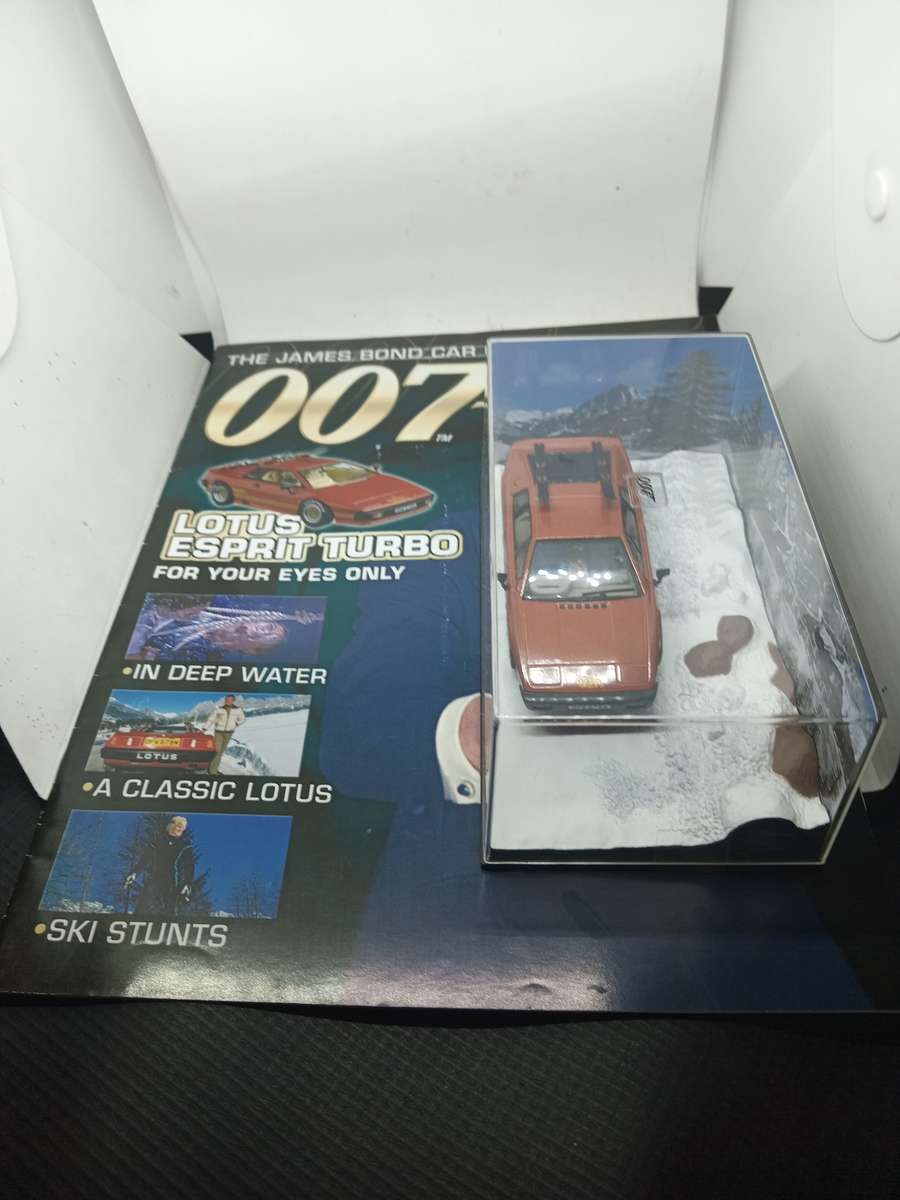 007 Lotus Esprit Turbo - For your eyes only scale 1/43. Sealed. with book