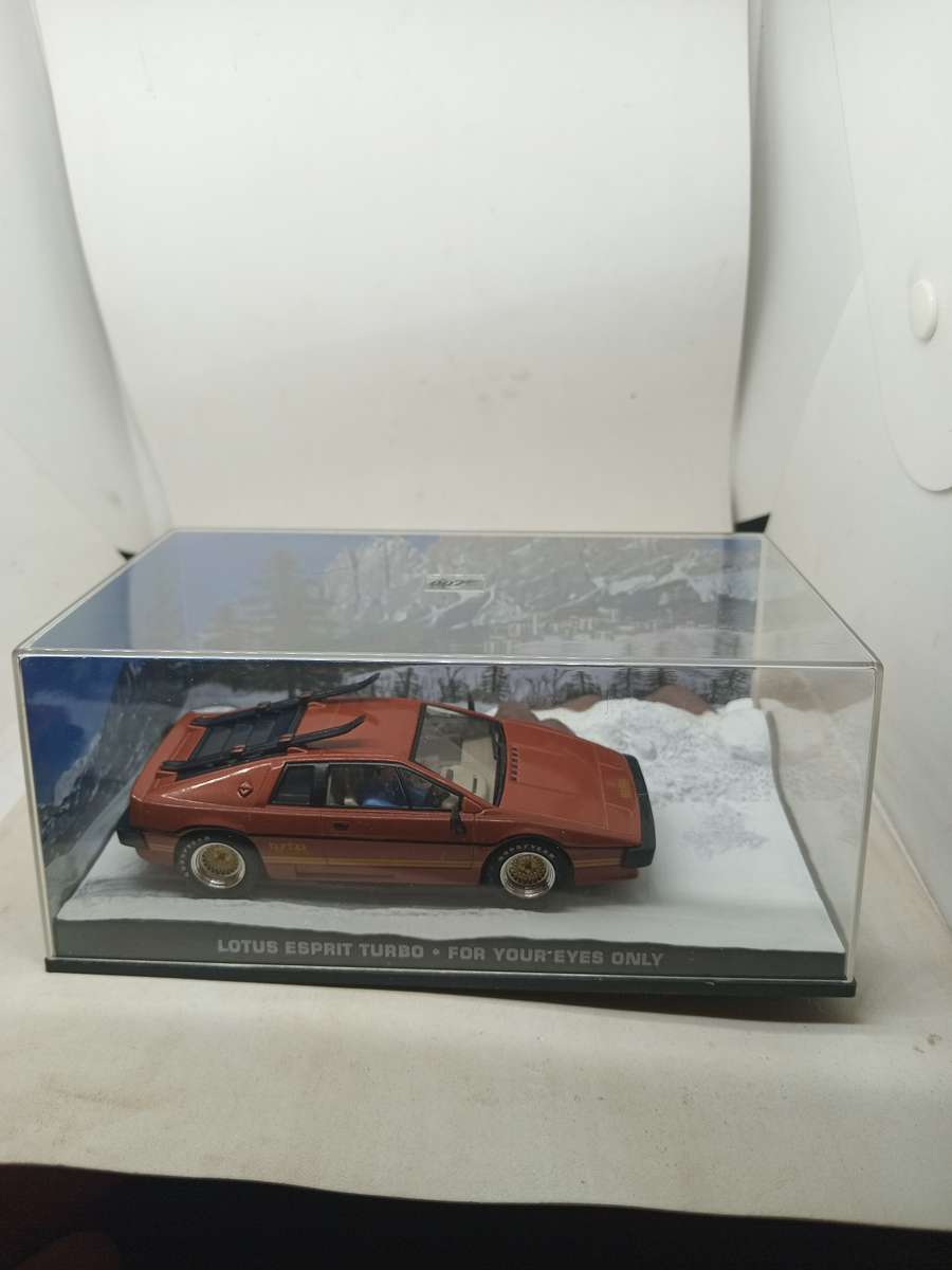 007 Lotus Esprit Turbo - For your eyes only scale 1/43. Sealed. with book
