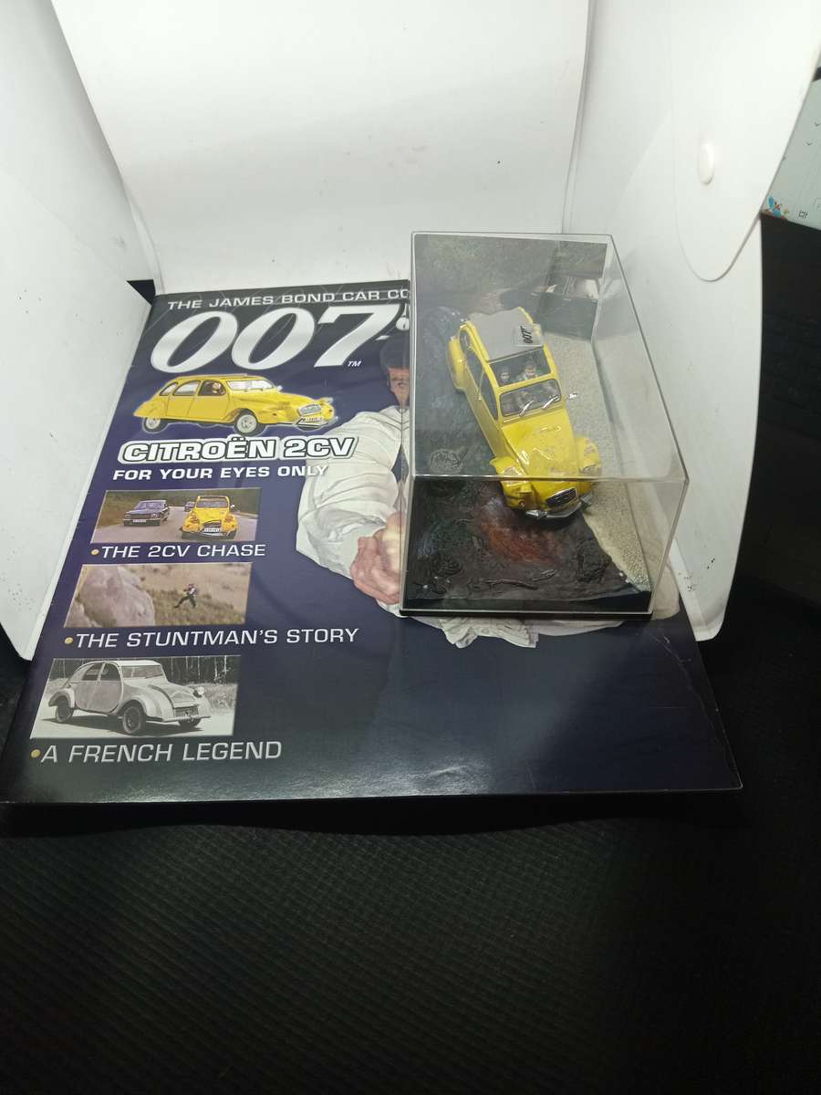 007 Citroen 2CV - For your eyes only scale 1/43. Sealed. with book
