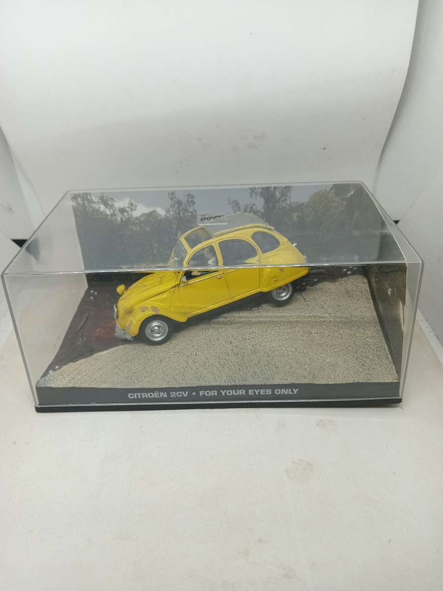 007 Citroen 2CV - For your eyes only scale 1/43. Sealed. with book