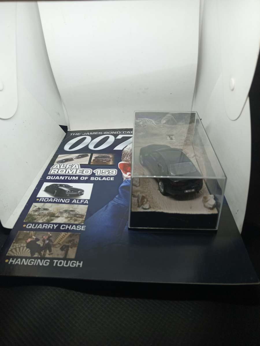 007 Alfa Romeo 159  - Quantum of Solace - scale 1/43. Sealed. With Book