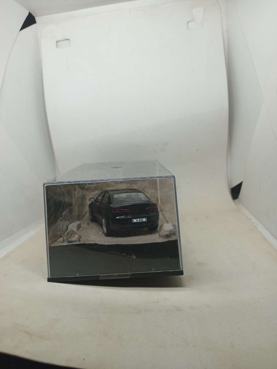 007 Alfa Romeo 159  - Quantum of Solace - scale 1/43. Sealed. With Book
