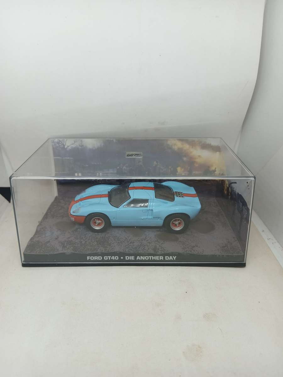 007 Ford GT40 - Die another day - scale 1/43. Sealed. With Book