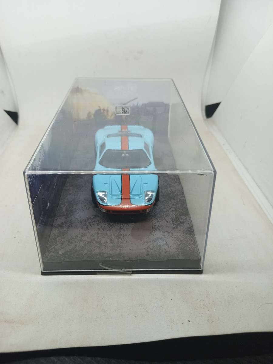 007 Ford GT40 - Die another day - scale 1/43. Sealed. With Book