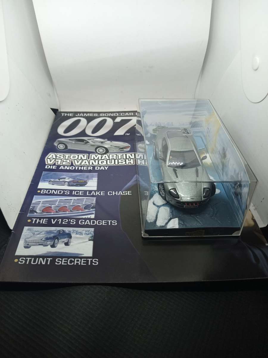 007 Aston Martin V12 Vanquish - Die another day - scale 1/43. Sealed. With Book