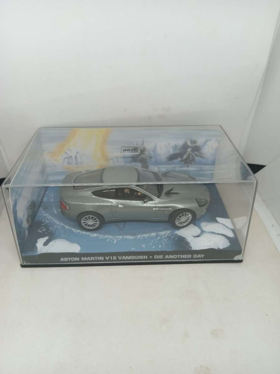 007 Aston Martin V12 Vanquish - Die another day - scale 1/43. Sealed. With Book