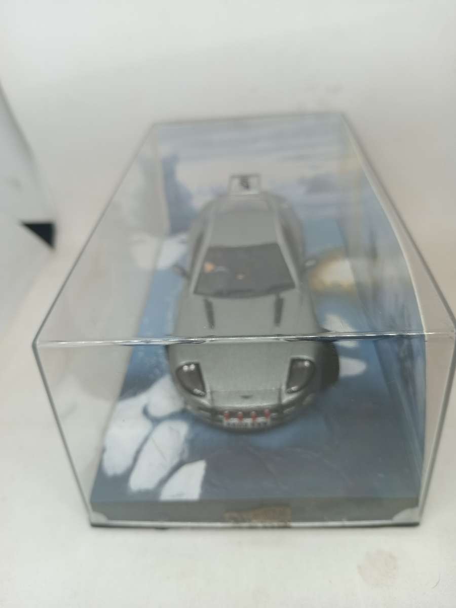 007 Aston Martin V12 Vanquish - Die another day - scale 1/43. Sealed. With Book