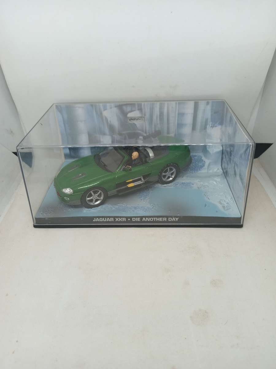 007 Jaguar XKR - Die another day - scale 1/43. Sealed. With Book