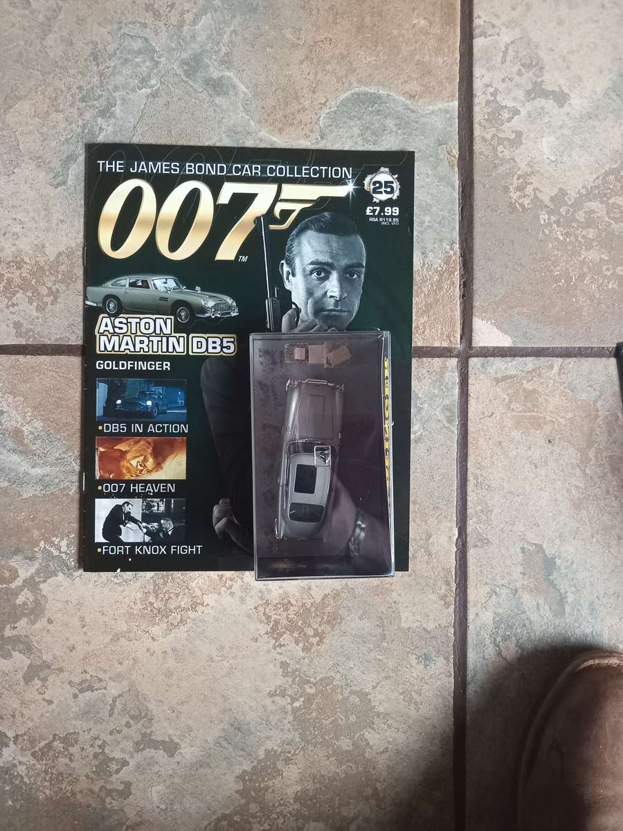 007 Aston Martin DBS - Goldeneye - scale 1/43. Sealed. With Book
