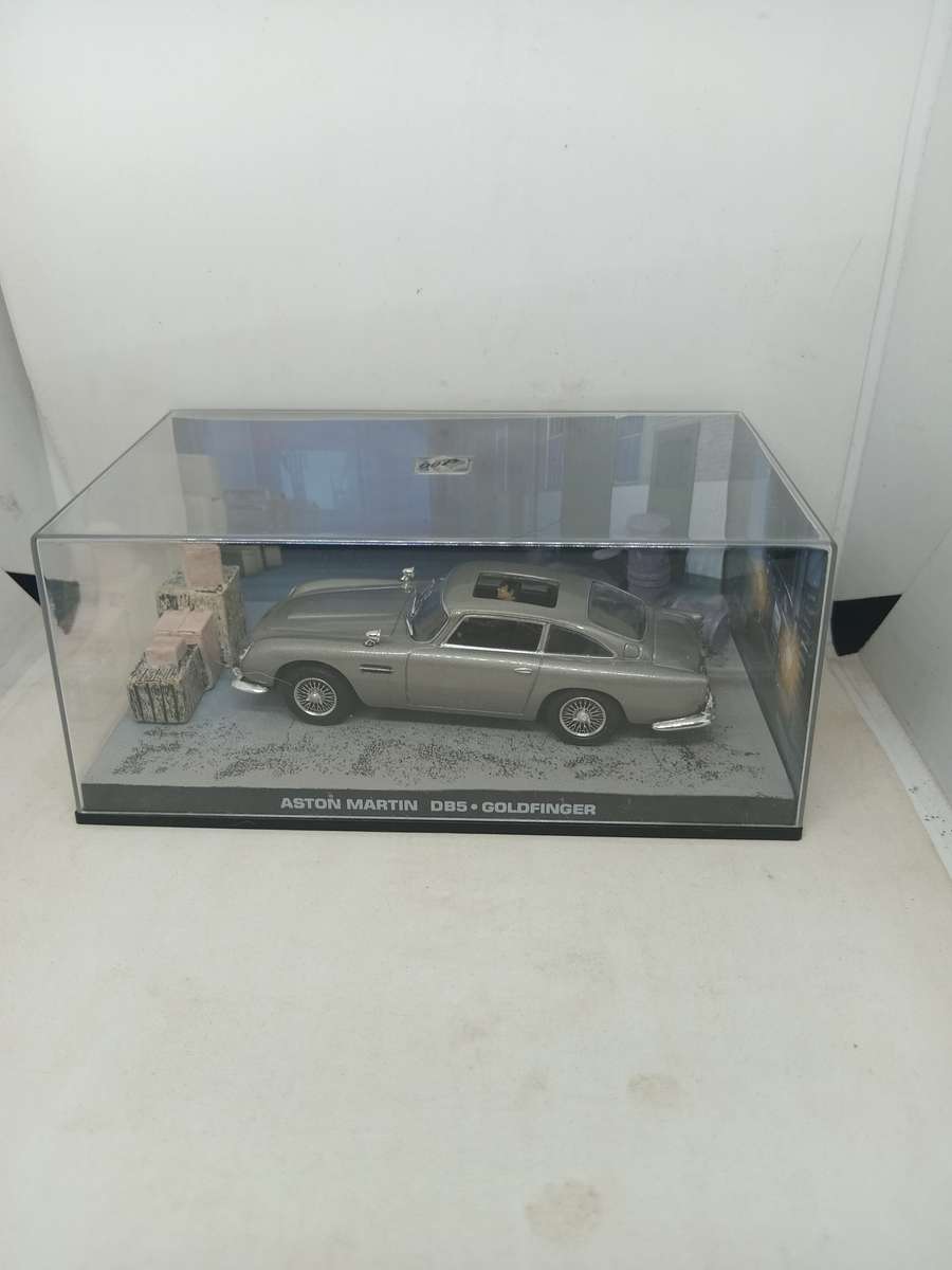 007 Aston Martin DBS - Goldeneye - scale 1/43. Sealed. With Book