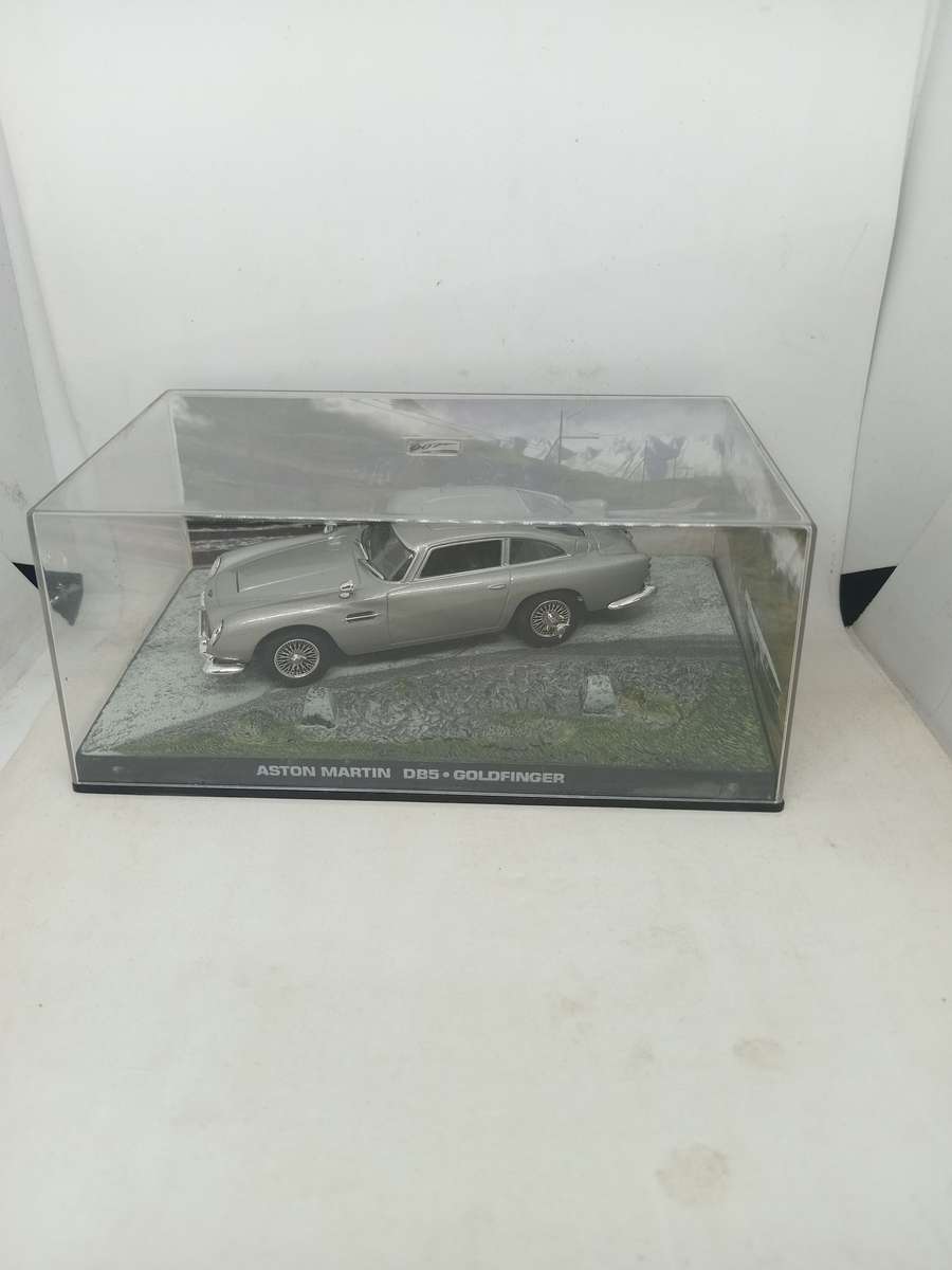 007 Aston Martin DB5 - Goldfinger - scale 1/43. Sealed. With Book