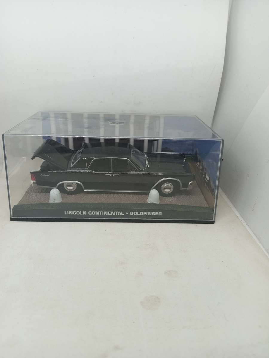 007 Lincoln Continental - Goldfinger - scale 1/43. Sealed. With Book