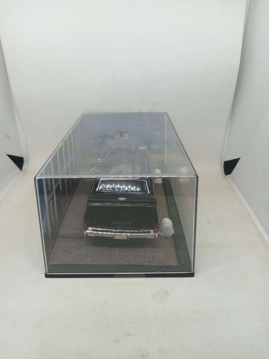 007 Lincoln Continental - Goldfinger - scale 1/43. Sealed. With Book