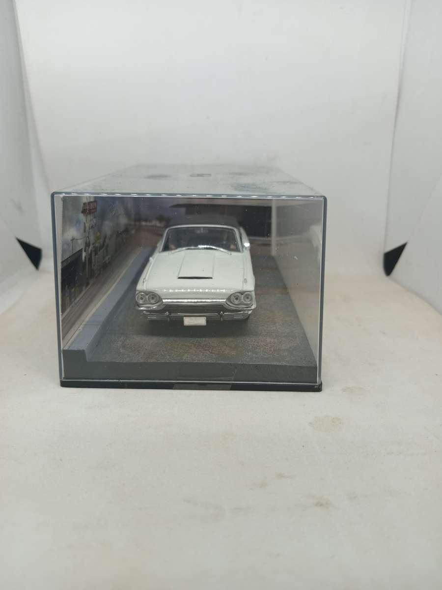 007 Ford Thunderbird - Goldfinger - scale 1/43. Sealed. With Book