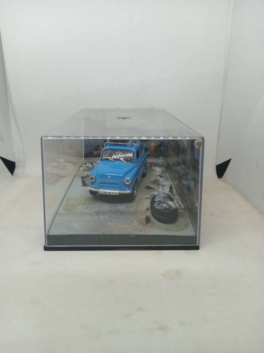 007 Zaz - 965A - Goldeneye - scale 1/43. Sealed. With Book