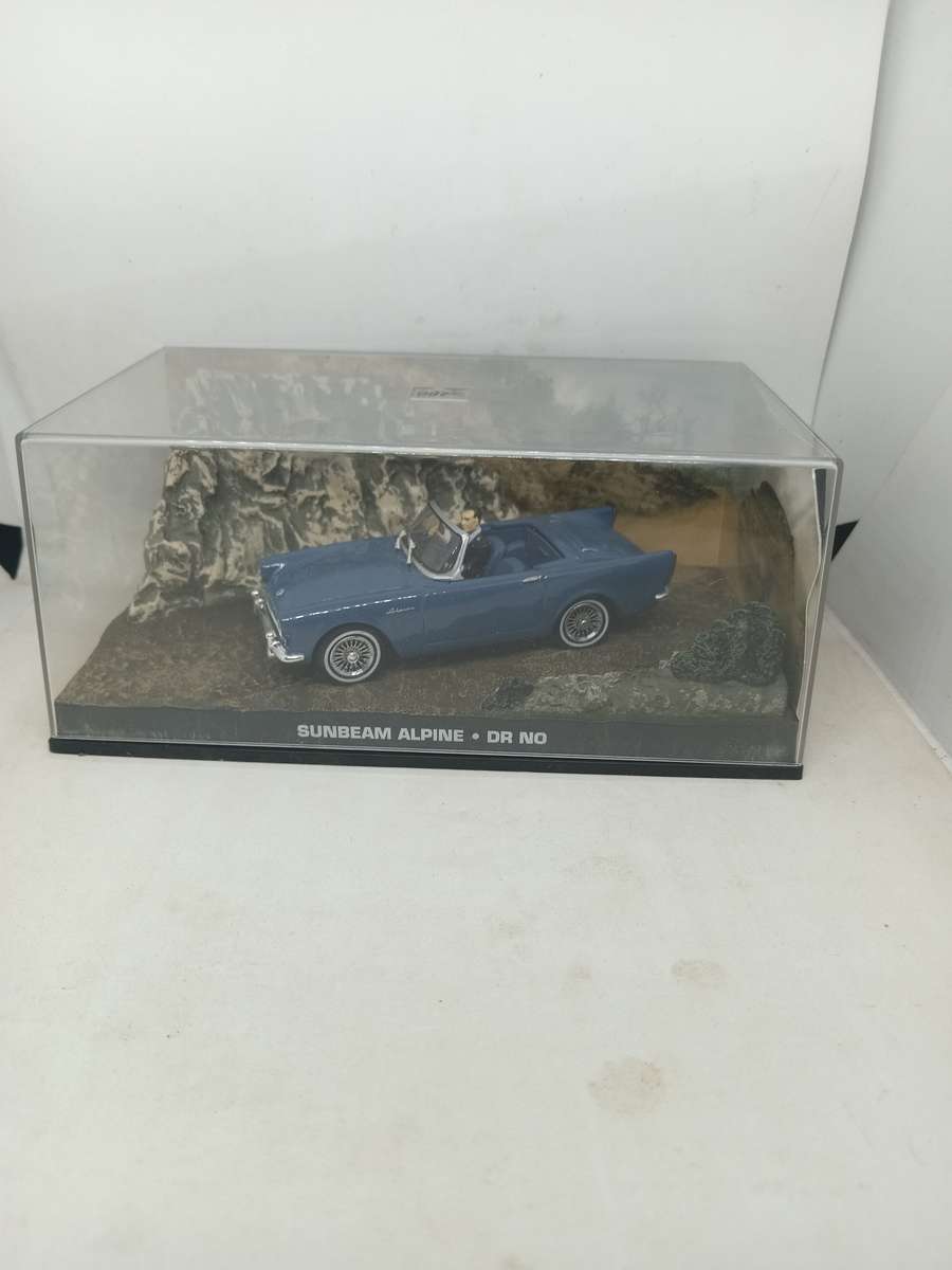 007 Sunbeam Alpine - Dr No - scale 1/43. Sealed. With Book